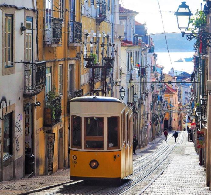 Apartment Sm2 Romantic By The Gardens Pr Real & Bairro Alto Lisbon